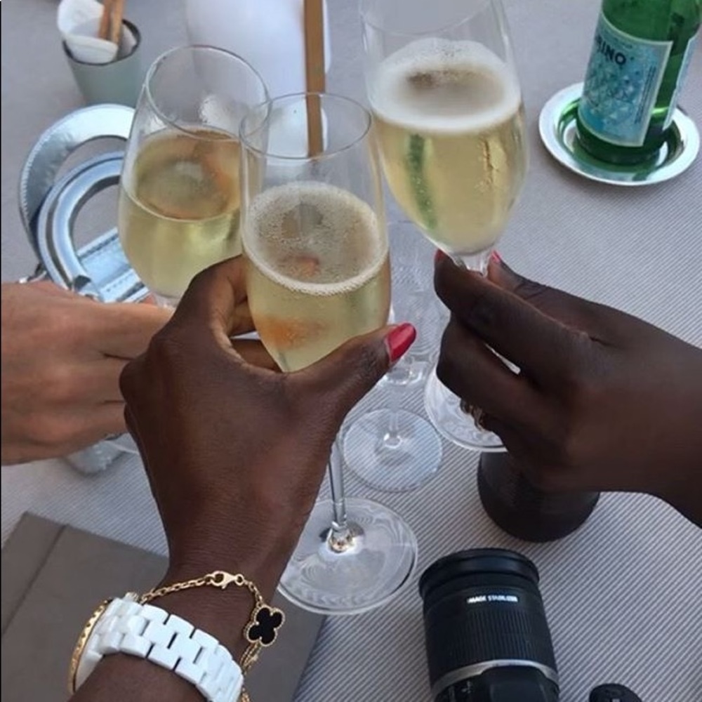 Closet Boutik is Offically OPEN 🥂